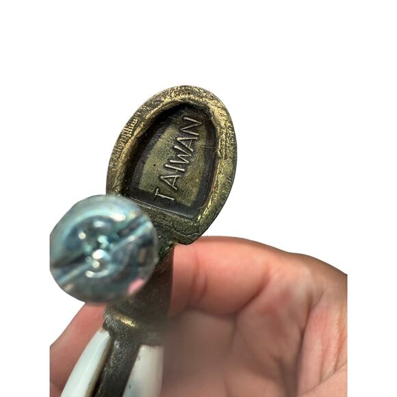 Lot of 4 Vintage Brass Porcelain Cabinet Pulls Handles White 5" 3" Taiwan - Picture 5 of 6